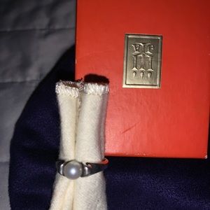 Adorable James Avery silver scroll pearl ring